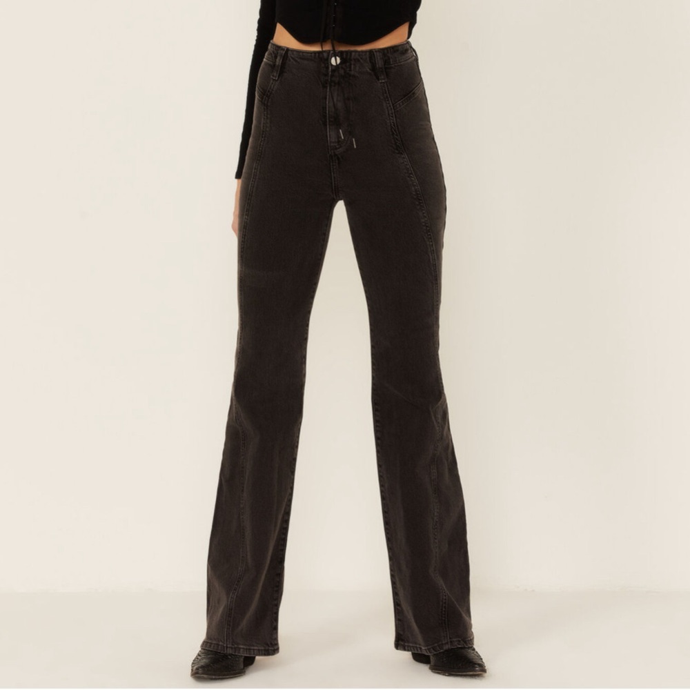 WE THE FREE. Flare Jeans. Size 26